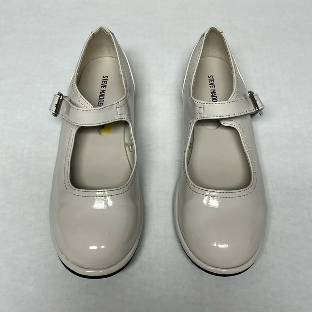 Steve Madden Jkenny off white patent leather Mary Jane dress shoe flats sz 5